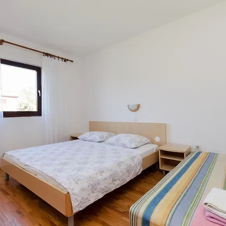 Ljubica J Apartman *