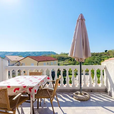 Ljubica J Apartman *
