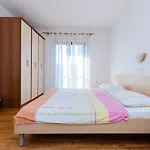 Ljubica J *