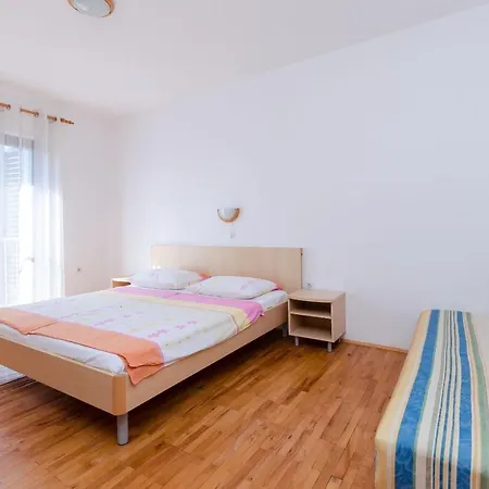 Ljubica J Lejlighed Lopar