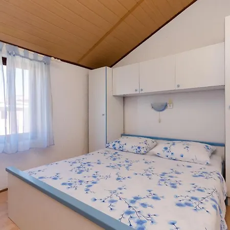 Ljubica J * Lopar