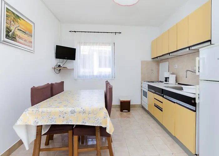 Ljubica J لوبار