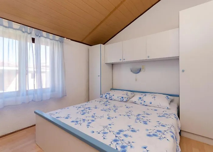 Ljubica J * لوبار