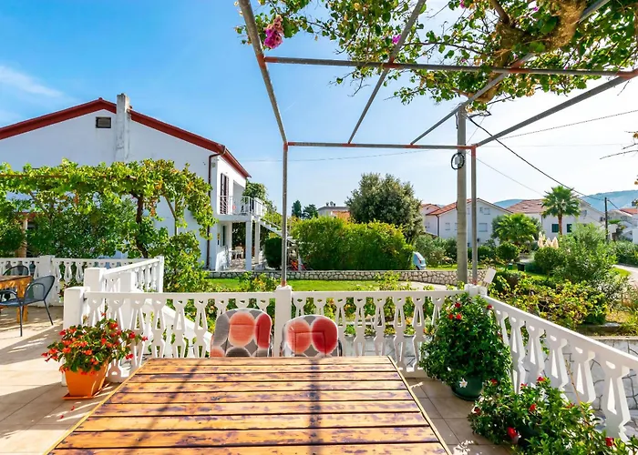 Ljubica J لوبار